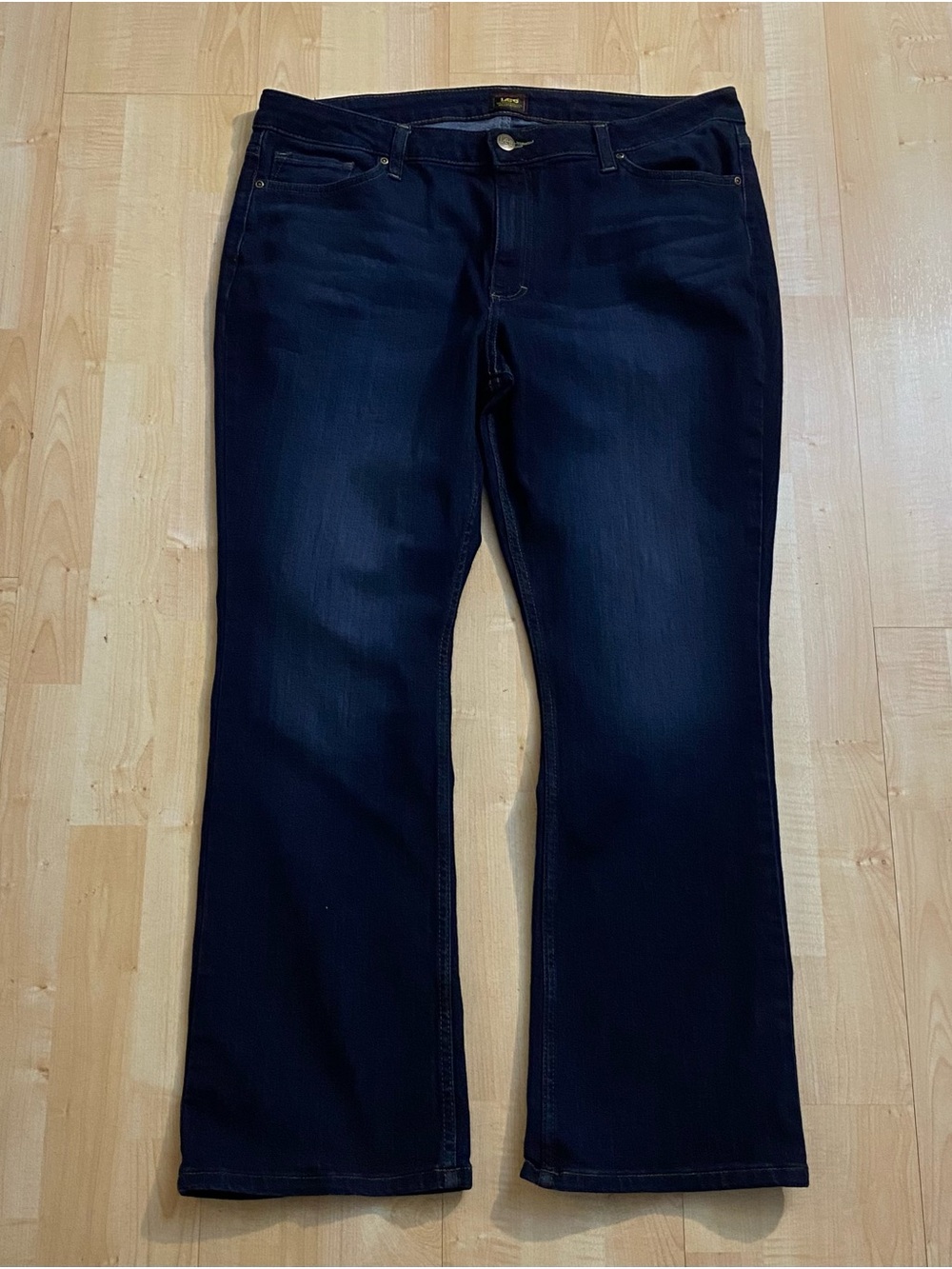 Lee Women's Size 18 S/C  Bootcut Dark Jeans